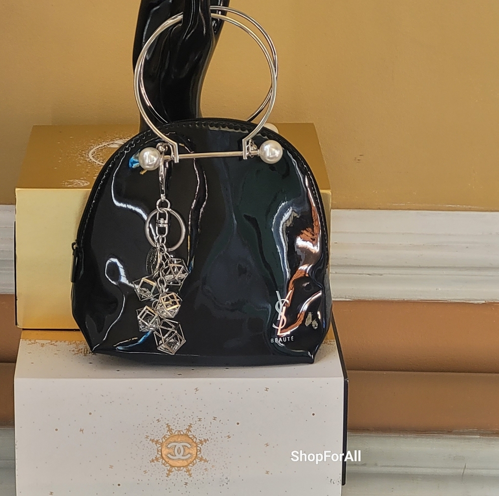Yves Saint Laurent - Picture 6 of 16